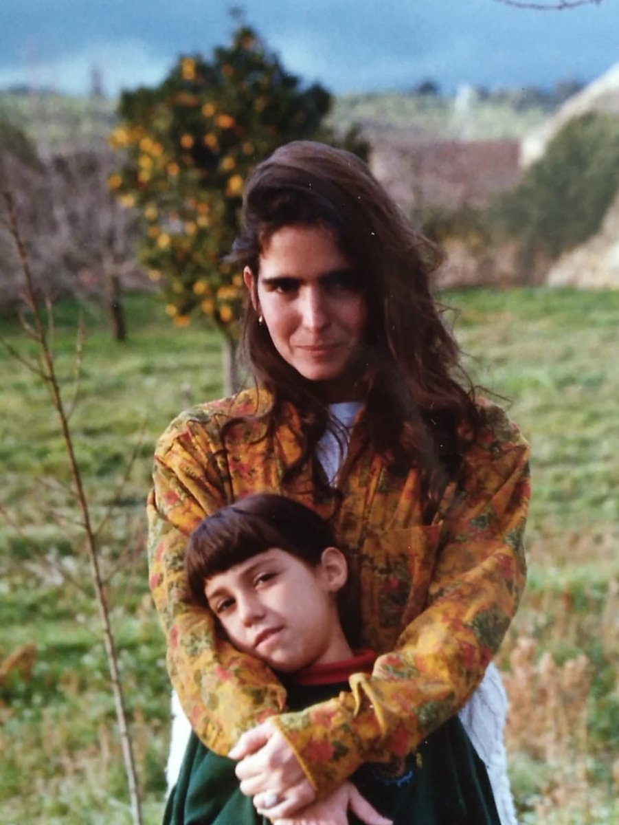 GiuliMedrado's tweet photo. “Hoje é dia dela, a namorada do meu pai que também é minha mãe. Viva Malu”
A declaração de Nina Bellotto para Malu Mader. Nina é filha de Tony Bellotto com Ana Paula Silveira e tinha 7 anos quando Tony e Malu começaram namorar, ela considera Malu sua segunda mãe. ❤️ https://t.co/W54P6qNeHf