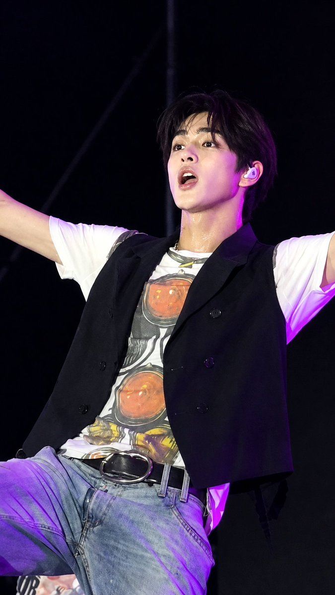isawkono's tweet photo. KEONHO TODAY, JANGAN TANYA KEADAAN GW SEKARANG https://t.co/fimzRwKiA1