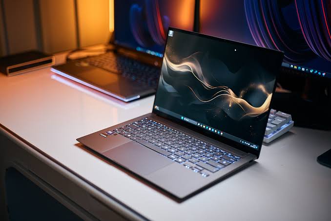 DomeIndustries's tweet photo. What do you consider when buying a laptop? https://t.co/Gu5bFcSnFH