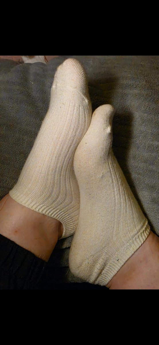 CashQueenLilane's tweet photo. Biete getragene Unterwäsche und socken an wer hat interesse? https://t.co/fxeMboJzuV