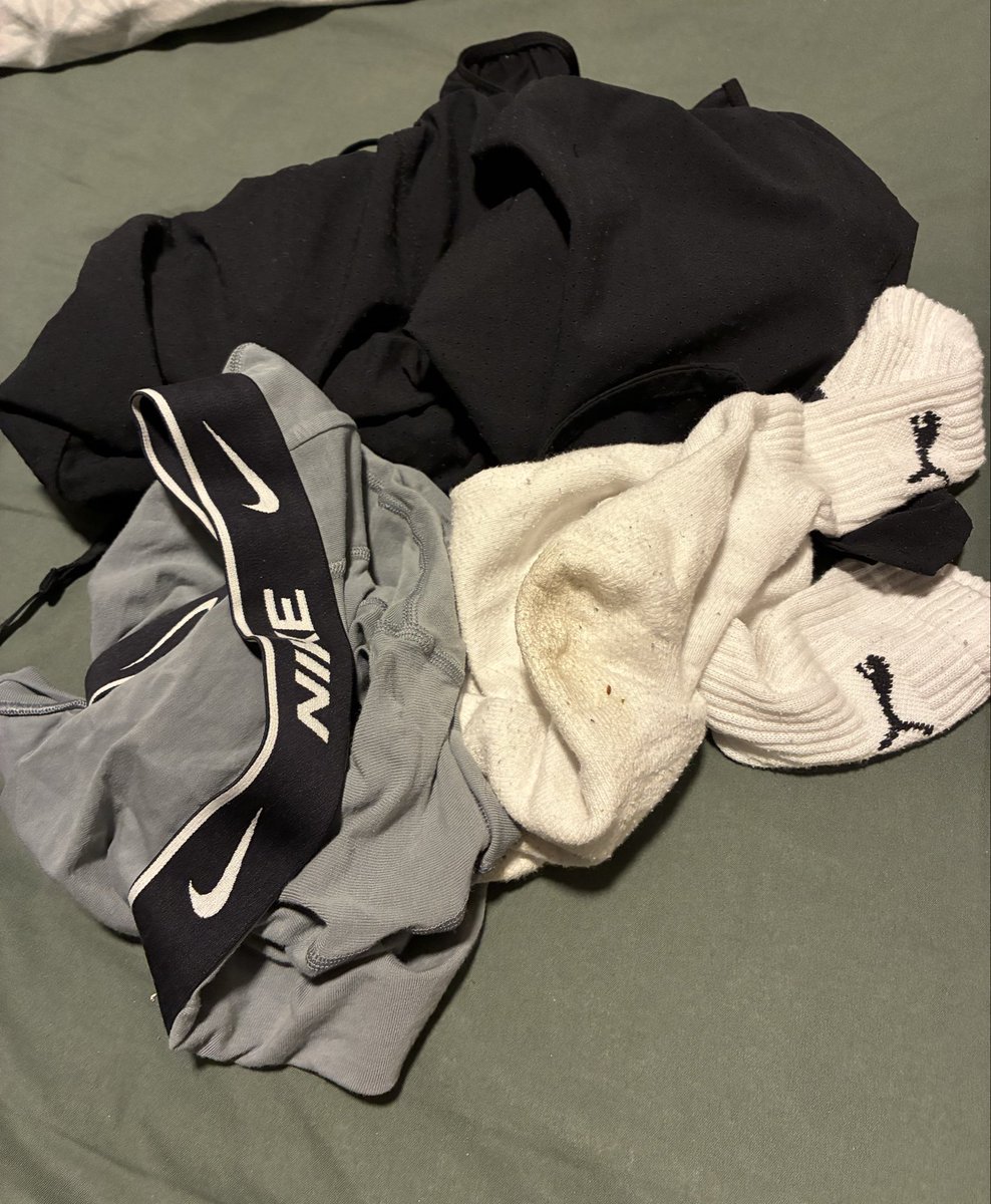 duosocks's tweet photo. Bien laisser traîner exprès ses affaires de sport pour faire plaisir à son mec qui va les trouver… 😏 https://t.co/xNWygz1zbN