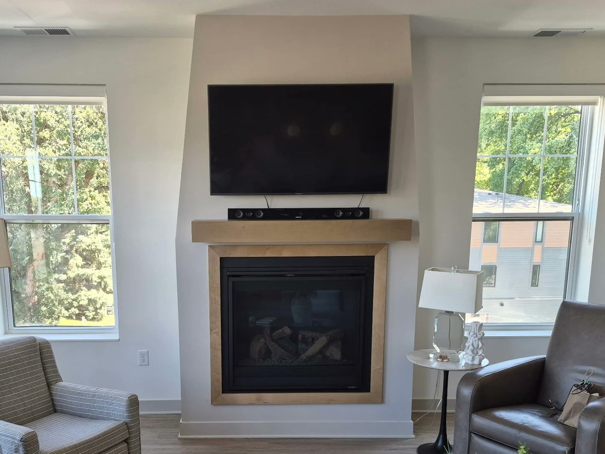 MountingManTV's tweet photo. TV mounting Edina by The Mounting Man. 50" TV installation in Edina on drywall, completed near Valley View Road. Completed for $275.

Install subtotal: $275.

https://t.co/lWoTpB7e4f https://t.co/WVpCn308Oz