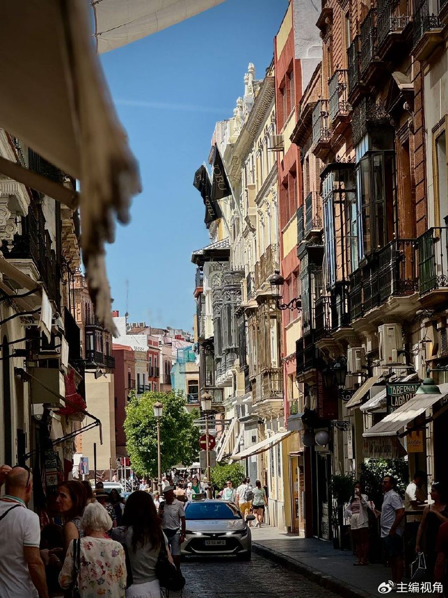 FrederickMnqqp's tweet photo. Llegué a Barcelona para explorar calles antiguas y probar tapas. Un día lleno de nuevas aventuras!， https://t.co/slYcyTp33z