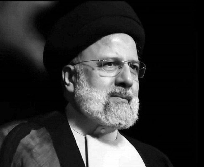 samane_salehi's tweet photo. تو حتی از بهشتی هم مظلوم‌تری. حداقل بهشتی را بعد از شهادت رها کردند، تو را بعد از دو سال هنوز نه! https://t.co/8wexeHewbw