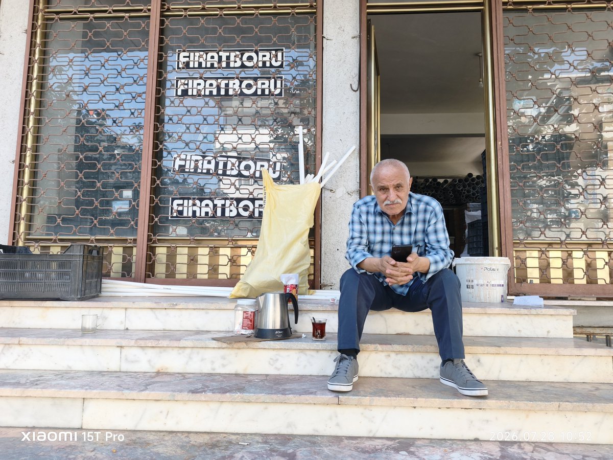 hlarsson64's tweet photo. Bu fotoğraf hayatının özeti. 
Derviş ustamiz.
Patronumuz.
Dürüstlük abidemiz.
Canımız.
Can suyumuz.
En çok olmak istediğim insan.
En sevdiğim.
Kurban olduğum.
Beni çok korkuttun.
Yarın tekrar ayağa kalkacagiz inşallah.
Aldığın ve alacağın her nefes bana armağan.
Canım babam. https://t.co/vuHVf6G2DH