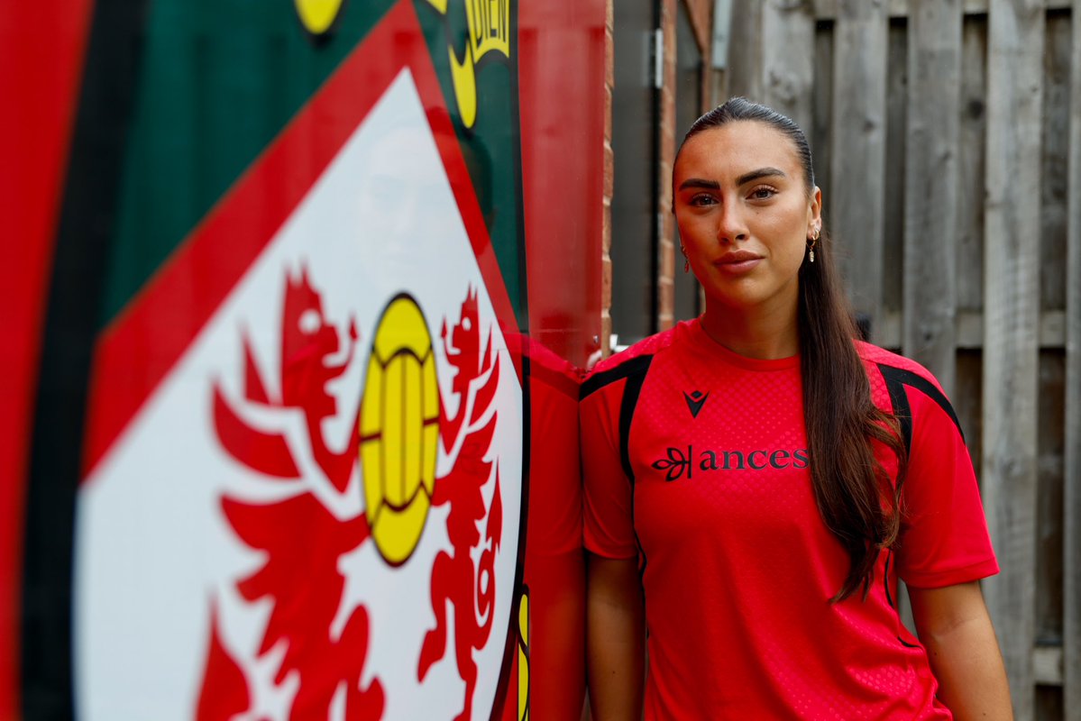 milliedavies00's tweet photo. New beginnings, can’t wait to get started ❤️ @WrexhamAFCWomen https://t.co/HuwSR15nic