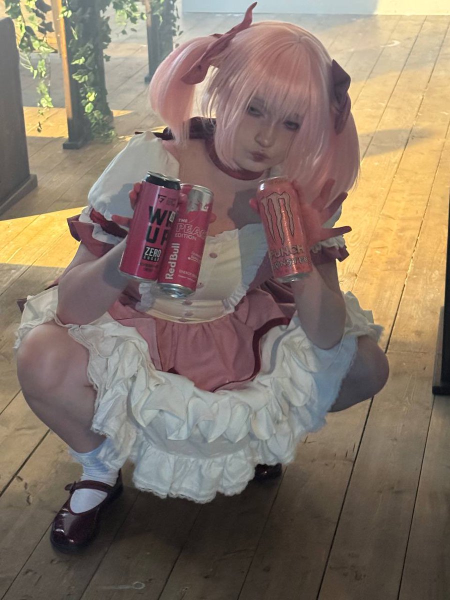 ottomohh's tweet photo. magical girl fuel #madoka #puellamagimadokamagica #cosplay https://t.co/DfyApH2eDK