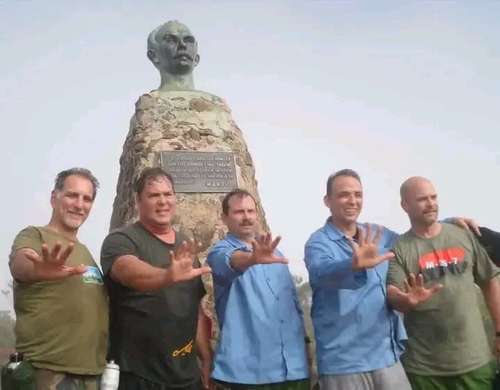 Colina_CTCuba's tweet photo. #12Septiembre: desde hace 28 años #LosCinco fueron sus propios Comandante en Jefe. Fidel lo prometió, y Raúl lo cumplió: ¡Volvieron! 
#Cuba https://t.co/zsNGZvSFx1