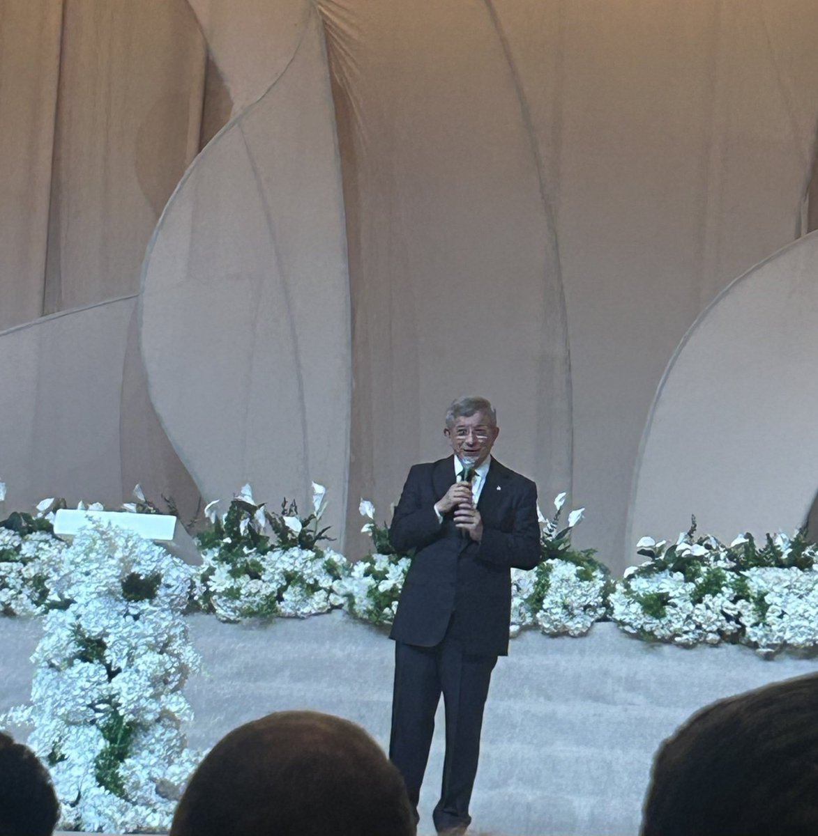 yesilyurt_'s tweet photo. Türkiye Cumhuriyeti’nin seçilmiş son Başbakanı Prof. Dr. Ahmet Davutoğlu’nun kıymetli evladı Mehmet Davutoğlu’nun düğün merasimine katıldık.
Mehmet ve Ravza kardeşlerimize ömür boyu mutluluklar diliyorum.
@Ahmet_Davutoglu https://t.co/NEaM3it5SO