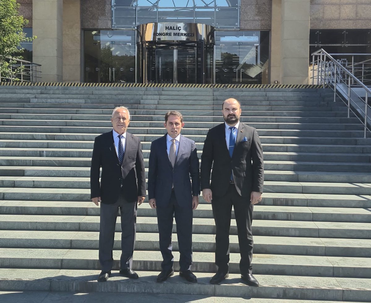 yesilyurt_'s tweet photo. Türkiye Cumhuriyeti’nin seçilmiş son Başbakanı Prof. Dr. Ahmet Davutoğlu’nun kıymetli evladı Mehmet Davutoğlu’nun düğün merasimine katıldık.
Mehmet ve Ravza kardeşlerimize ömür boyu mutluluklar diliyorum.
@Ahmet_Davutoglu https://t.co/NEaM3it5SO