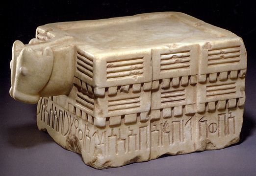 GuerraenlaUni's tweet photo. Es triste que países como Yemen, con una historia y una cultura tan extraordinarias, sean conocidos solo por la guerra. Van 10 tuits de arqueología yemení para compensar:-> https://t.co/oKP71bRdBS