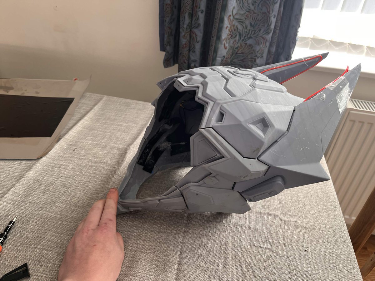 LeoSaurusR3x's tweet photo. Zentreya helmet? Zentreya helmet #zentreart https://t.co/saMRfKV810