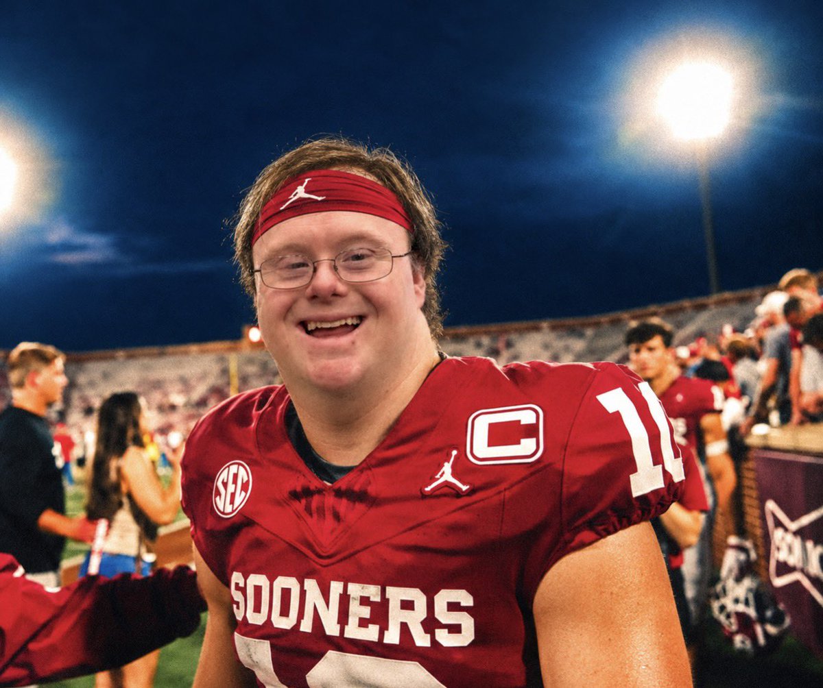 DeanofDegen's tweet photo. John Mateer when he has to play someone other than Texas School for The Blind https://t.co/mHaiWWX9Rw