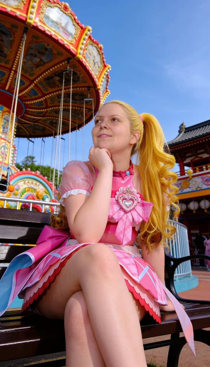 Lizzy1262629's tweet photo. I sit by the carousel in my pink magical-girl set — big bow, heart brooch, high ponytail. Chin in my hand, rides spinning behind me.
#MagicalGirl #PinkCosplay #CarouselDay #HeartBow #ThemeParkLook #KawaiiFashion #Ponytail #OOTD #PastelPink #Fairground #CuteLook #LookOfTheDay https://t.co/K6r8eY6x9S