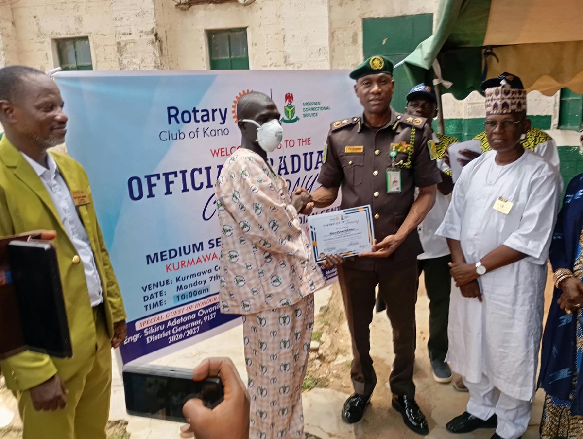 CorrectionsNg's tweet photo. ROTARY CLUB KANO PRESENTS VOCATIONAL TRAINING CERTIFICATES TO 70 INMATES AT KURMAWA CUSTODIAL CENTRE, SUPPORTS REHABILITATION AND REINTEGRATION. For more details please click on the link below:https://t.co/o1qyPHPOI1 https://t.co/Piz9886QEX