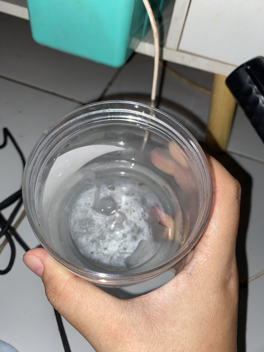ccruelmidnight's tweet photo. kebangun jem 2 subuh karna aus dan minum air dingin setoples is wild https://t.co/cfckBgEJxi