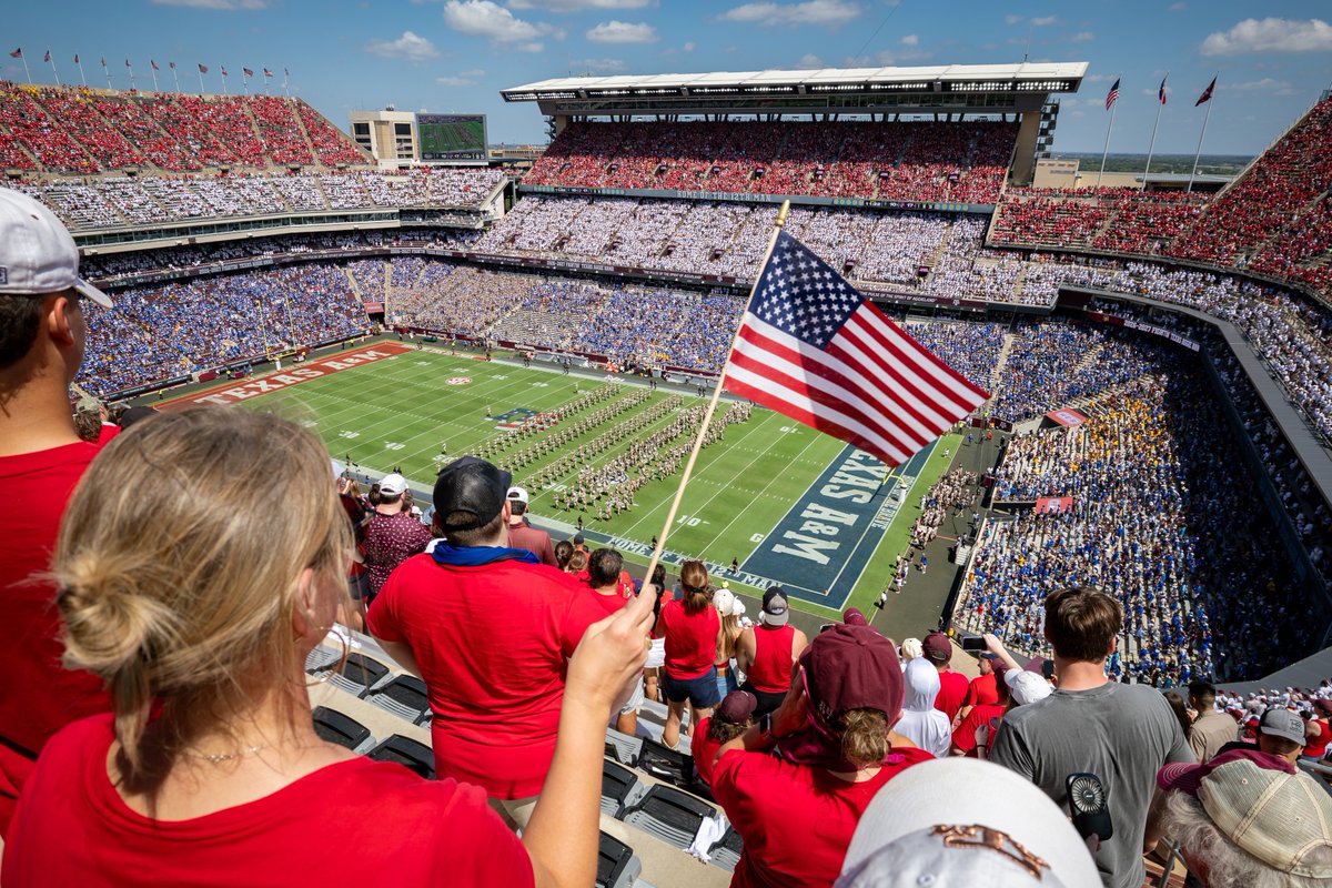 texagdad24's tweet photo. @CSOonX 2001 vs 2026. 25 years. Aggies still show up and show out. Besides the military academies, probably the most patriotic school in the country. Amazing job by the field staff laying this down. #NeverForget🇺🇲👍🏻 . @AggieFootball @aggiefieldguy @aggiefieldstaff https://t.co/i9RUVgzJwN