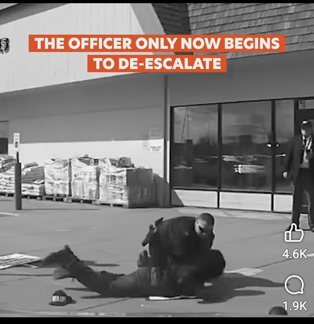 kingMikeB86's tweet photo. @WasillaPD You disgusting pigs tackling a man because he's peacefully holding signs!? Fuck you pigs https://t.co/65J5DOOimj