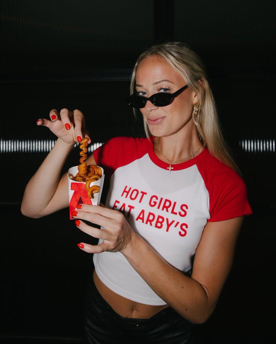cunninghamfansx's tweet photo. Hot girls eat Arby’s. https://t.co/ci3Y8PLfya