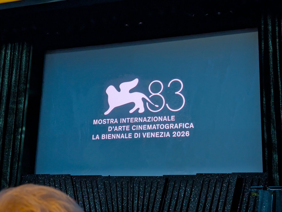 MscAlessia's tweet photo. Mai avrei pensato di poter vedere dal vivo la cerimonia di chiusura di Venezia, e invece dopo anni passati a vederla in televisioni ecco che mi ritrovo qui. Non potete capire che emozione https://t.co/0hFzcYax7b