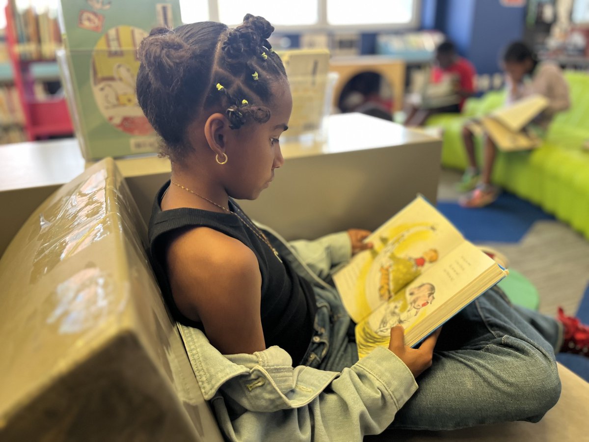 MrGordonLibrary's tweet photo. #EverybodyReads at @PayneDcps https://t.co/pC8UEtSOes
