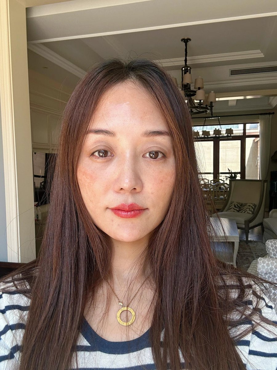 1P3u3's tweet photo. 快奔四了，女人正值如狼似虎、知性成熟的年纪，所以你们说，我这样毫不避讳、大胆追求自己想要的生活，有错吗？ https://t.co/NnAk1ZjBSi