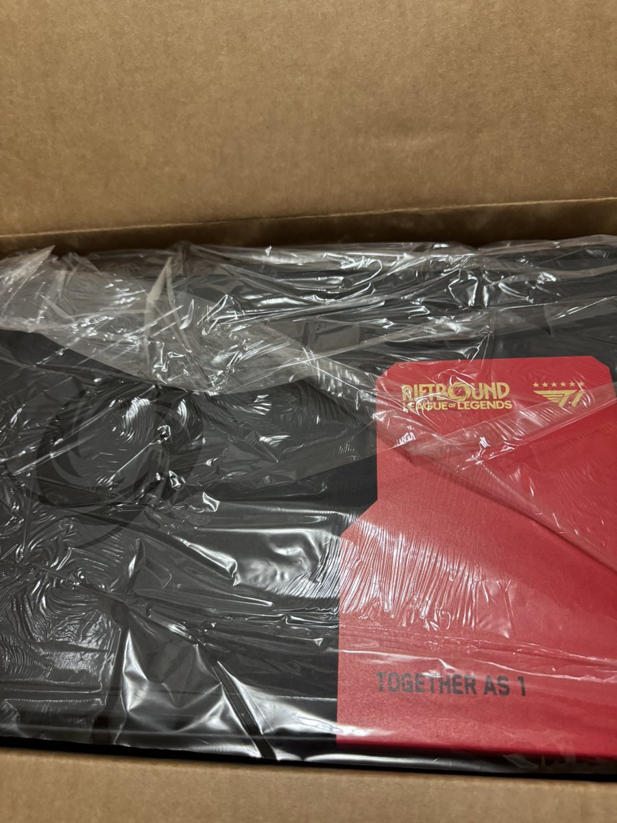 PikaDiff's tweet photo. Finally got my T1 Signature Riftbound Worlds Box! Cannot wait to make a video and open it 🔥 https://t.co/TfuoIGKKjx