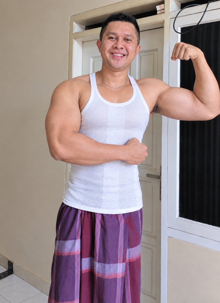 gusturai's tweet photo. Lebih suka mode santai atau mode kerja https://t.co/XBtazn9zk5