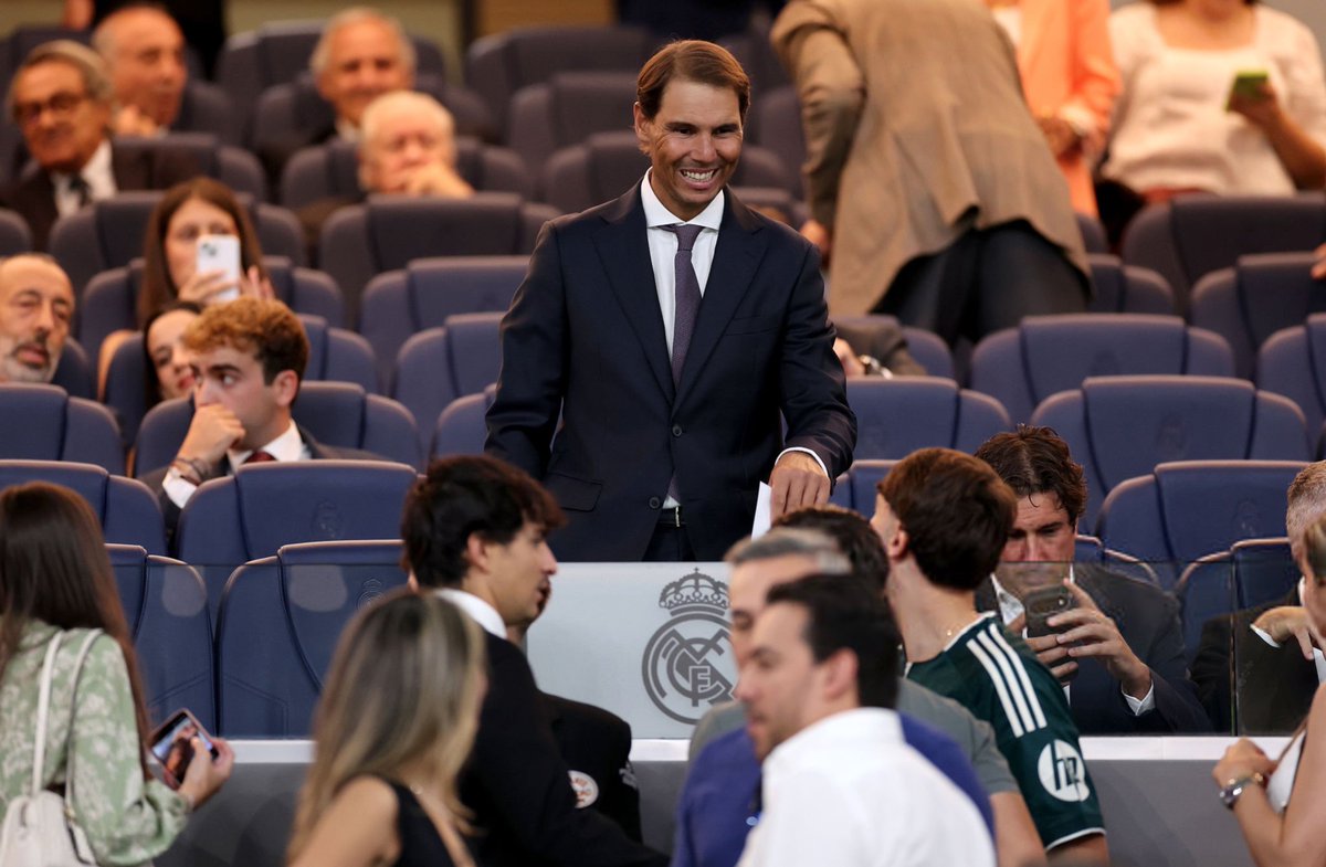 theMadridZone's tweet photo. 🚨 Rafa Nadal at the Santiago Bernabeu. 🐐 https://t.co/npWw5ifwyO