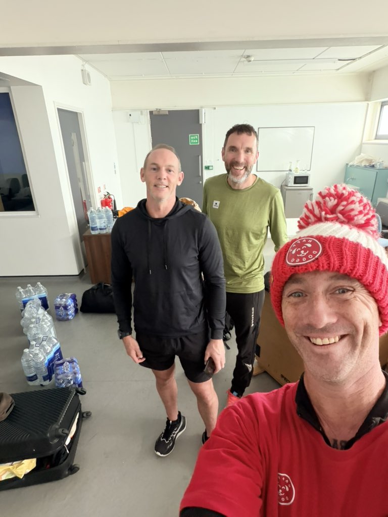 NiallHarbison's tweet photo. Live stream of my run for Tina’s hospital here on YouTube…

https://t.co/lQRGzQSnmC

Follow along. Share it. Book mark. We are 25km into the 120km 🙏 https://t.co/pxwHf4jqPk