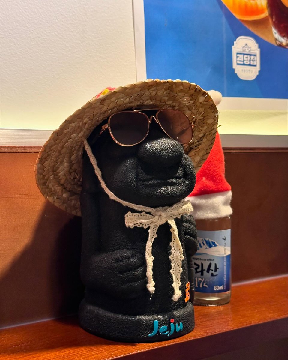 mackclake's tweet photo. Howdy! 🌻 Don’t forget: the world is a better place with you in it-go shine today! ☀️
dSwn https://t.co/ZAKGVyVJ5g