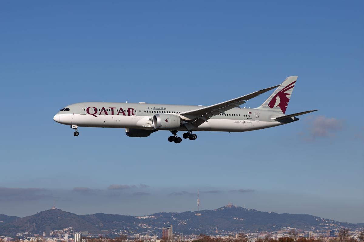 nypost's tweet photo. 2 men restrained after 'terrifying' altercation on Qatar Airways flight out of Melbourne: report https://t.co/3kAc8CXohm https://t.co/EtWvMCgw4m