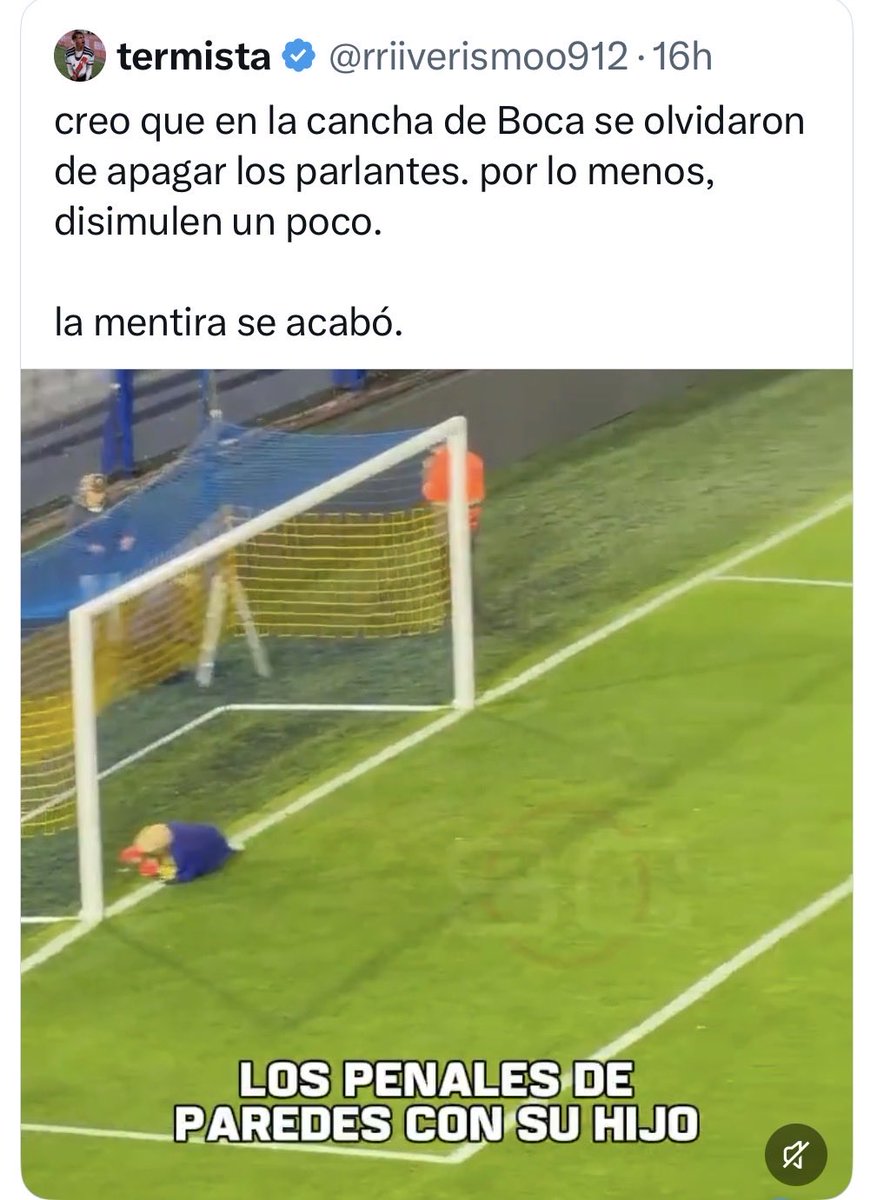 gonzanu10's tweet photo. Los parlantes: la 12 alentando aún cuando se fue toda la gente. 

Los gallinas son una cosita hermosa, se desesperan por querer entender la locura de ser hincha de Boca que ellos nunca van a tener. https://t.co/7WvdXgCYMh