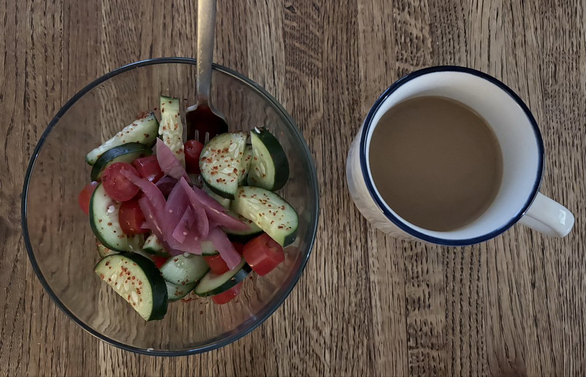 backseattdevil's tweet photo. breakfast (its 2pm) 40 cal for the bowl and coffee is 39 cal https://t.co/eKFCzfhhpQ