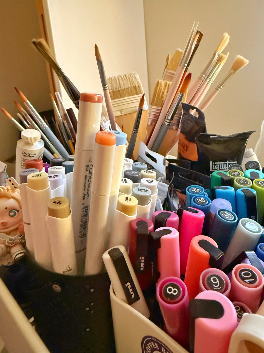 Shuuniia's tweet photo. Experimenting with doodles in my art corner 🎨🎀✨#painting #doodles https://t.co/vyA60aMPNL
