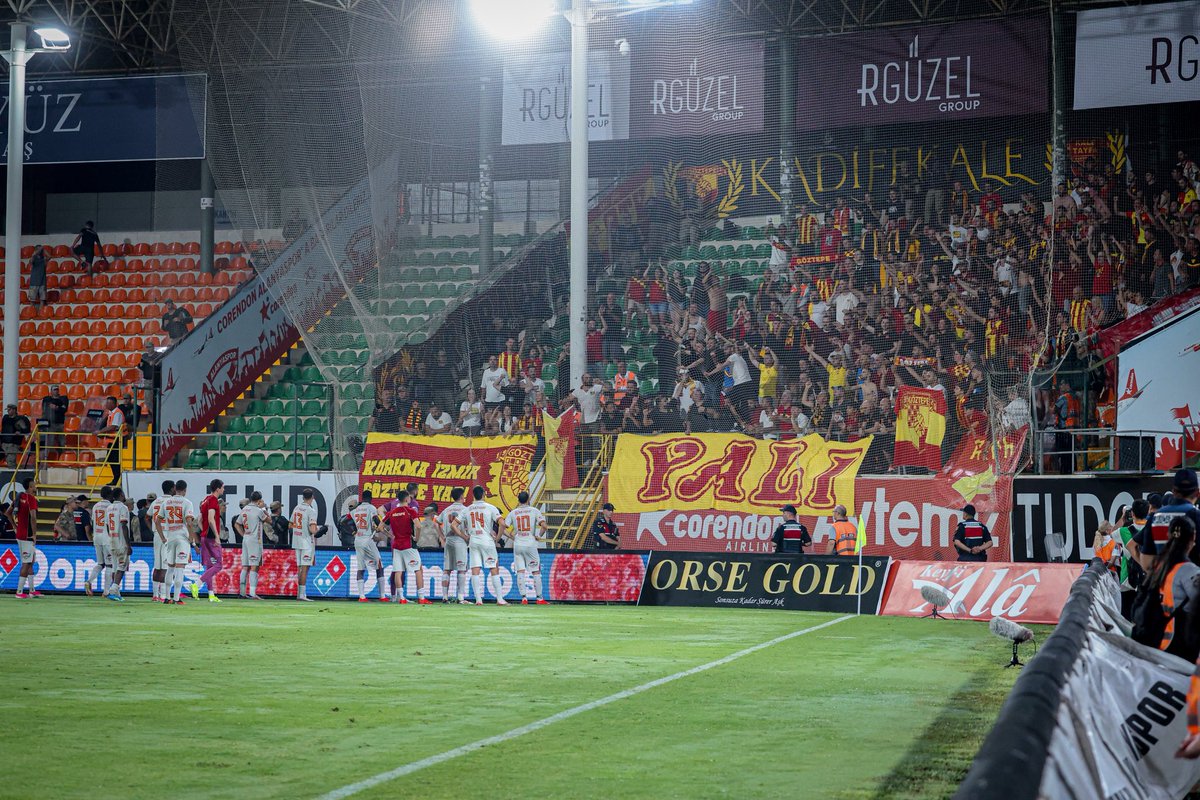 Goztepe's tweet photo. Sarın güneş gibi olsun!💛❤️

Anlı şanlı #Göztepe taraftarı Alanya’daydı!🤜🤛 https://t.co/hONaGXF1TM