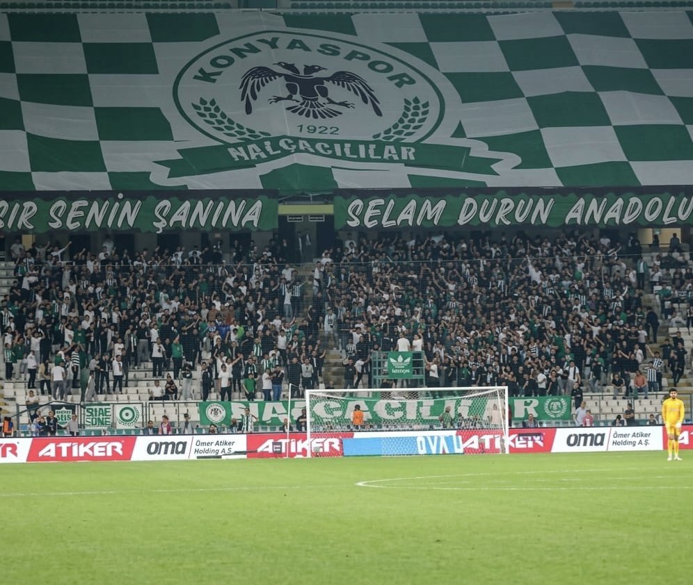 Nalcacililar's tweet photo. Kritik Trabzonspor karşılaşmasında son ana kadar sahaya tüm enerjisini veren büyük Konyaspor taraftarına teşekkürler.

@konyaspor ve biz bir olursak Konya'yı tüm rakiplere dar ederiz. Herkese tebrikler 👏 https://t.co/dhAm02jHoG