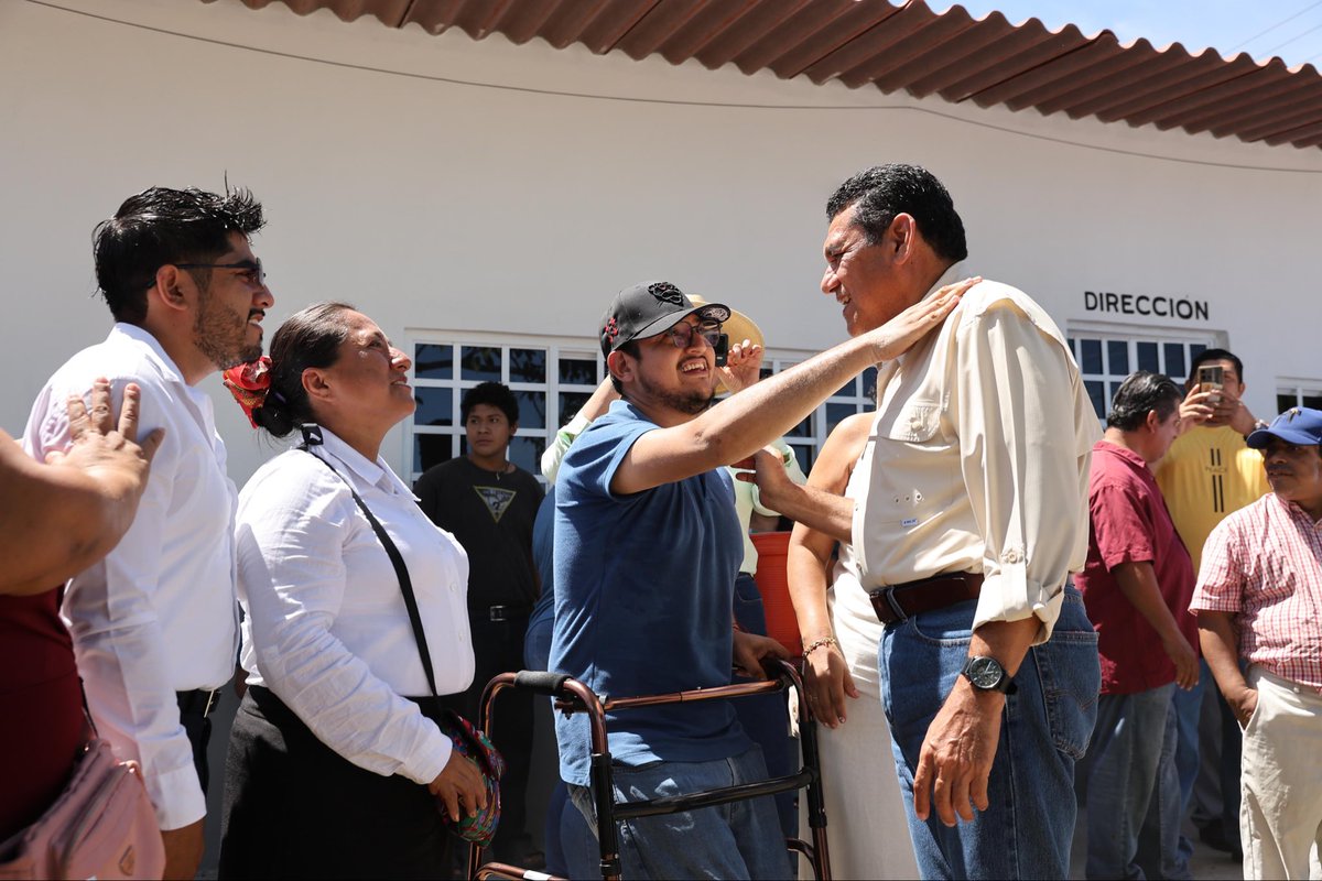 TabascoJavier's tweet photo. En Paraíso, supervisamos la construcción del Pozo Gemelo en Chiltepec, con el que vamos a beneficiar a más de 2,800 habitantes de la comunidad. Igualmente dimos seguimiento a la construcción de aulas en el Cobatab EMSAD no. 41 en la r/a. Nicolás Bravo 3ra, para que nuestras niñas y niños cuenten con el apoyo necesario para estudiar y aprender en condiciones dignas, como se lo merecen y es su derecho.