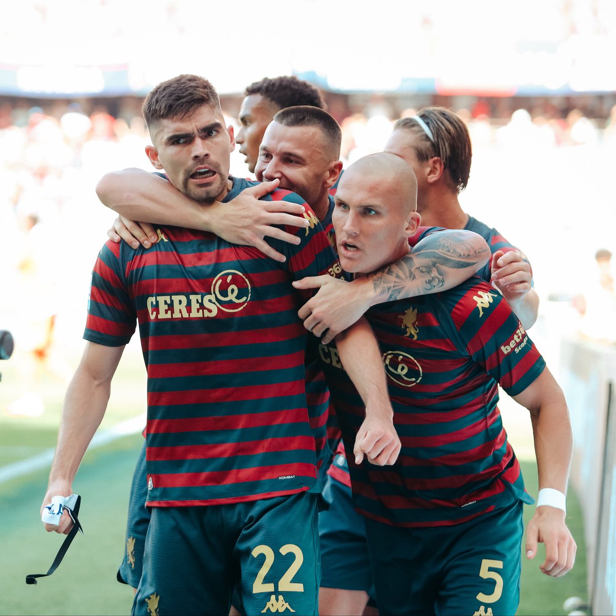 GenoaCFC's tweet photo. Johan ❤️‍🔥❤️💙 https://t.co/x2JAAfQ1sr