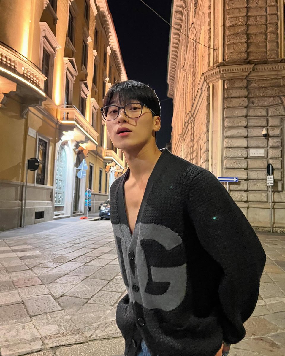 minoffline's tweet photo. hide the smores from me or i’m stealing all of them for myself >:D #HTVBONFIRE #HTVPIC i hope everyone has a good time! https://t.co/f0raFuzwDp