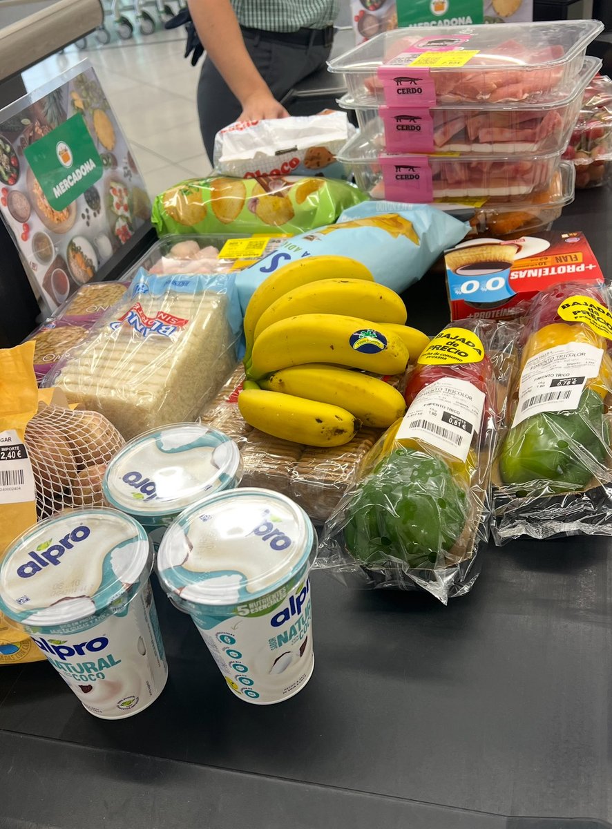 MeritxellBarret's tweet photo. Gracias #Mercadona, porque ir un sábado por la tarde cuando el lunes es festivo, vale la pena los descuentos que ponen https://t.co/cpfGhn9nNM