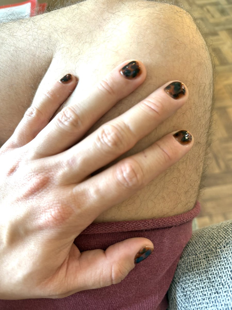t____vmx's tweet photo. Corte y Uñas listos ✨

PD: Hoy mi amiga de las uñas se lució 😍 https://t.co/JjWbyYKEx9