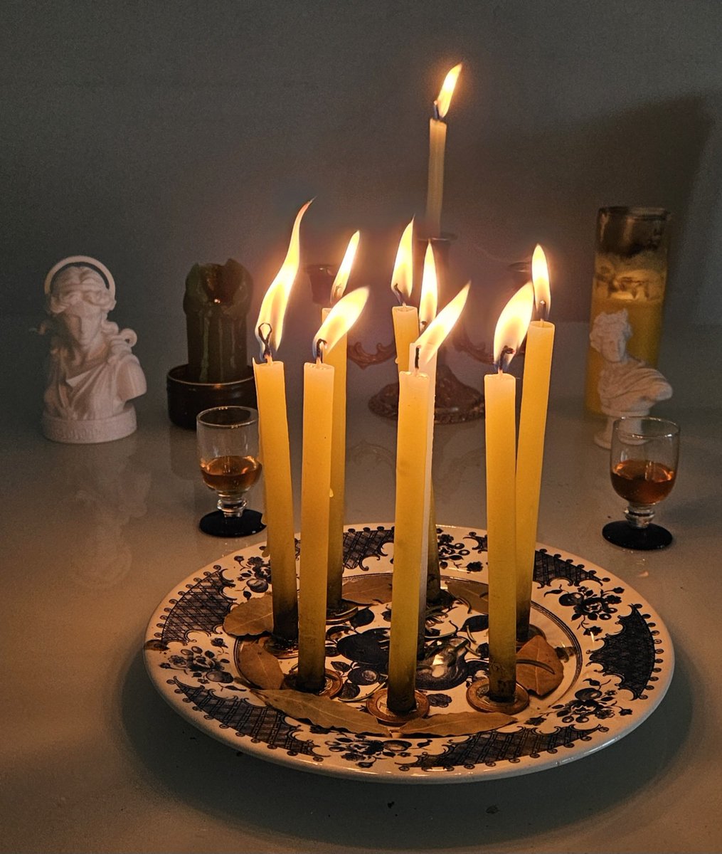 Mika_C_M's tweet photo. 💚💛🏛🕯 https://t.co/c61JI5p9tt