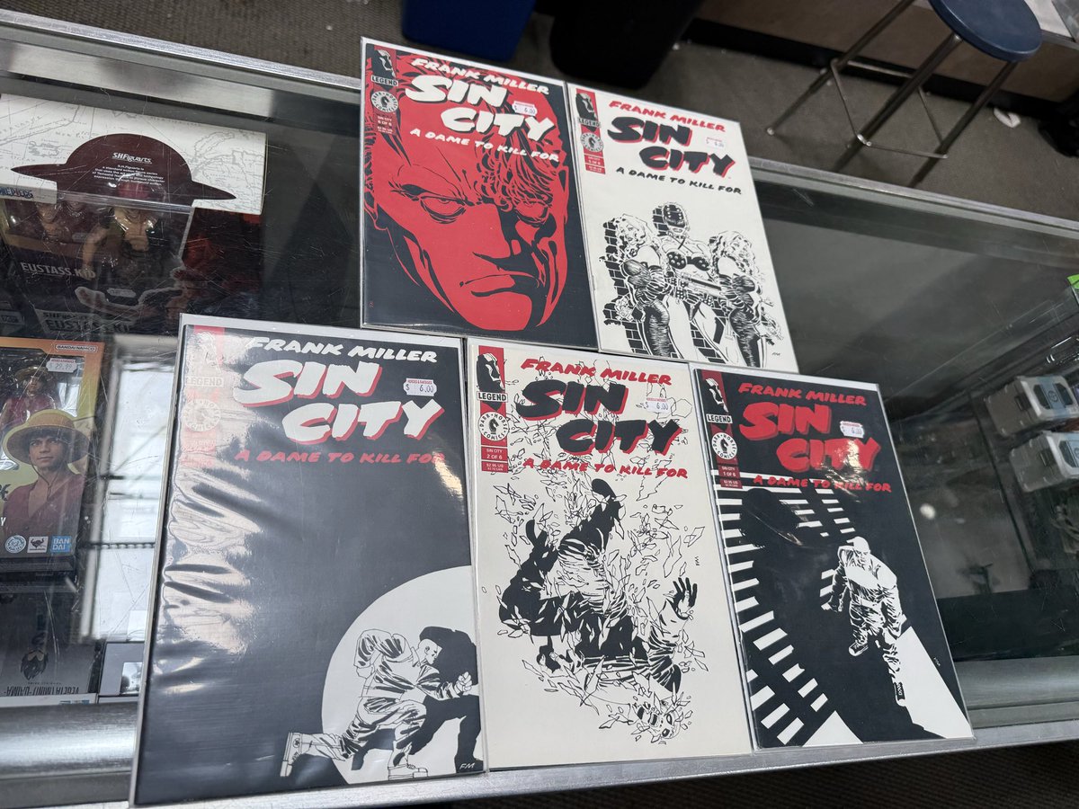 BigMetalBoss's tweet photo. I see FRANK MILLER comics and I buy them!
#FrankMiller #ReadComics #Daredevil #SinCity https://t.co/Md3Rbyv8SG