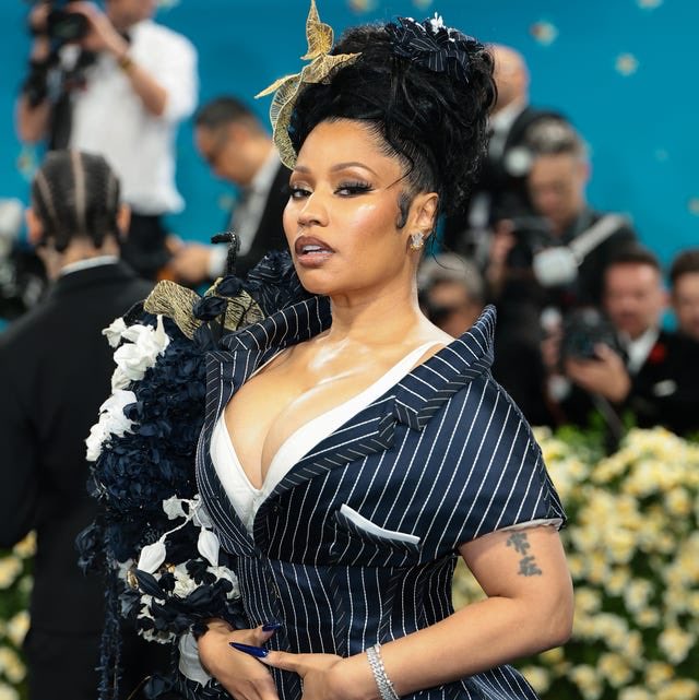 SkoreKeepr's tweet photo. @somebadbadnews A whole post to hate on the most BEAUTIFUL Most Talented ! Smartest in her field ??? I think you guys just haven’t sucked a Dick in a while .. come closer I got one you can choke to ☠️ on 🤣🤣🤣🤣🤣 https://t.co/A3lH10srSE