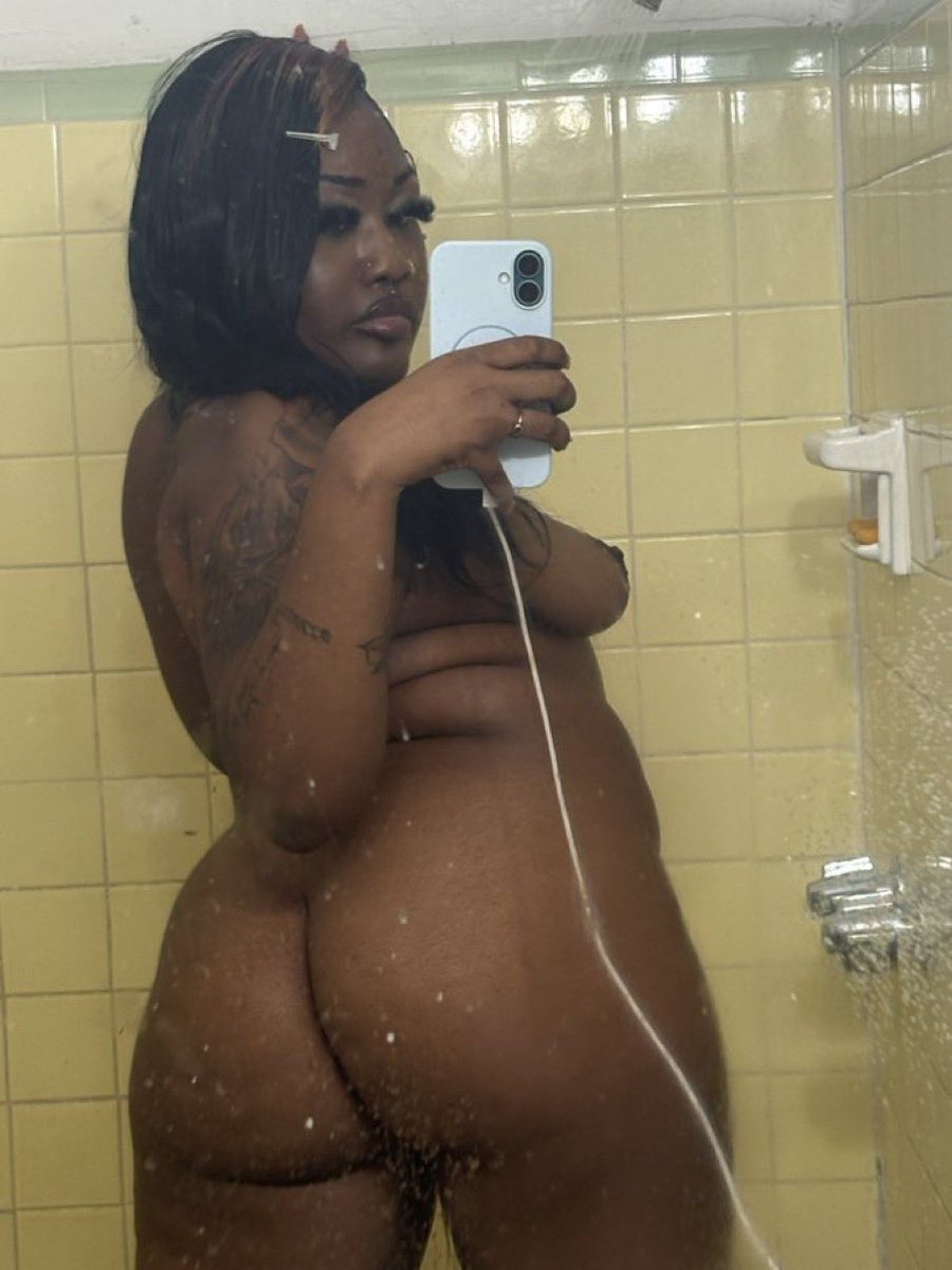 Claire2gn's tweet photo. Wanna shower with me baby 💦😍😍 https://t.co/j6UvOJMrEI