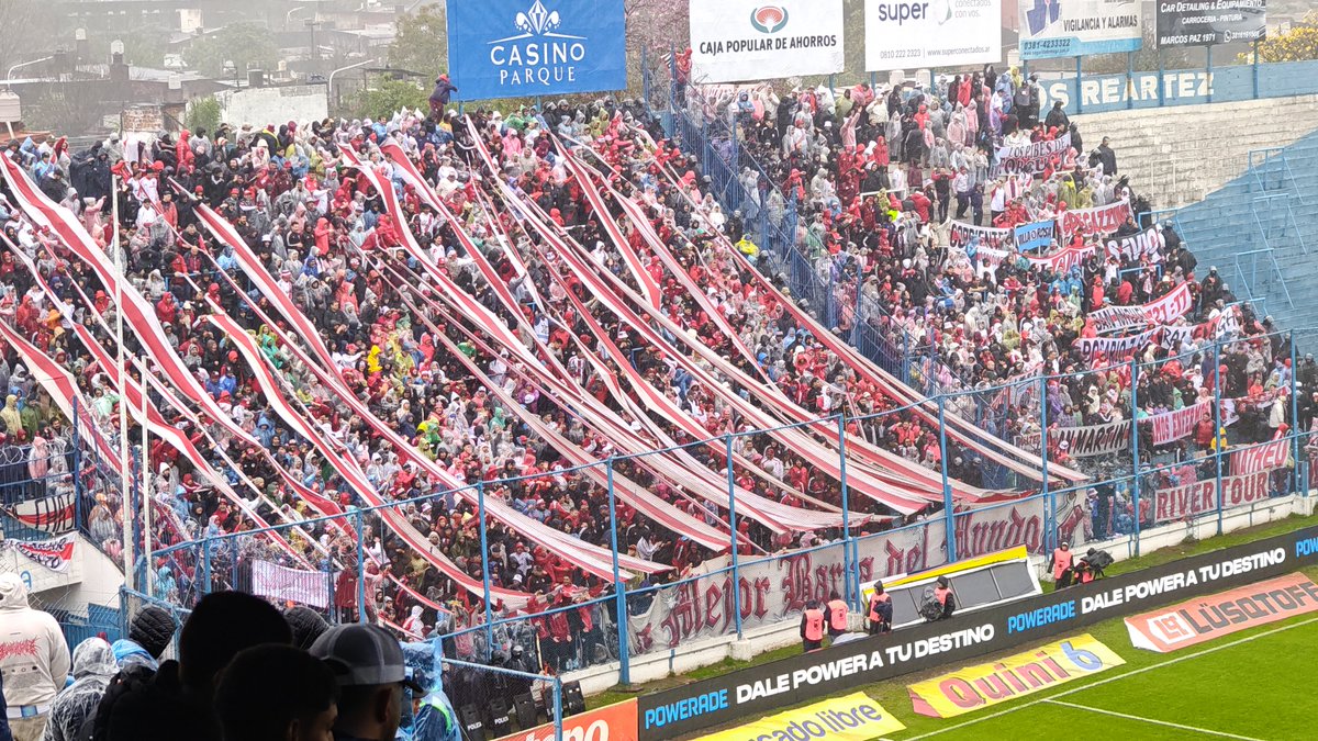 MaquinaRiver's tweet photo. 🐔🥁 Ahí viene la hinchada. https://t.co/NK04sDjdry