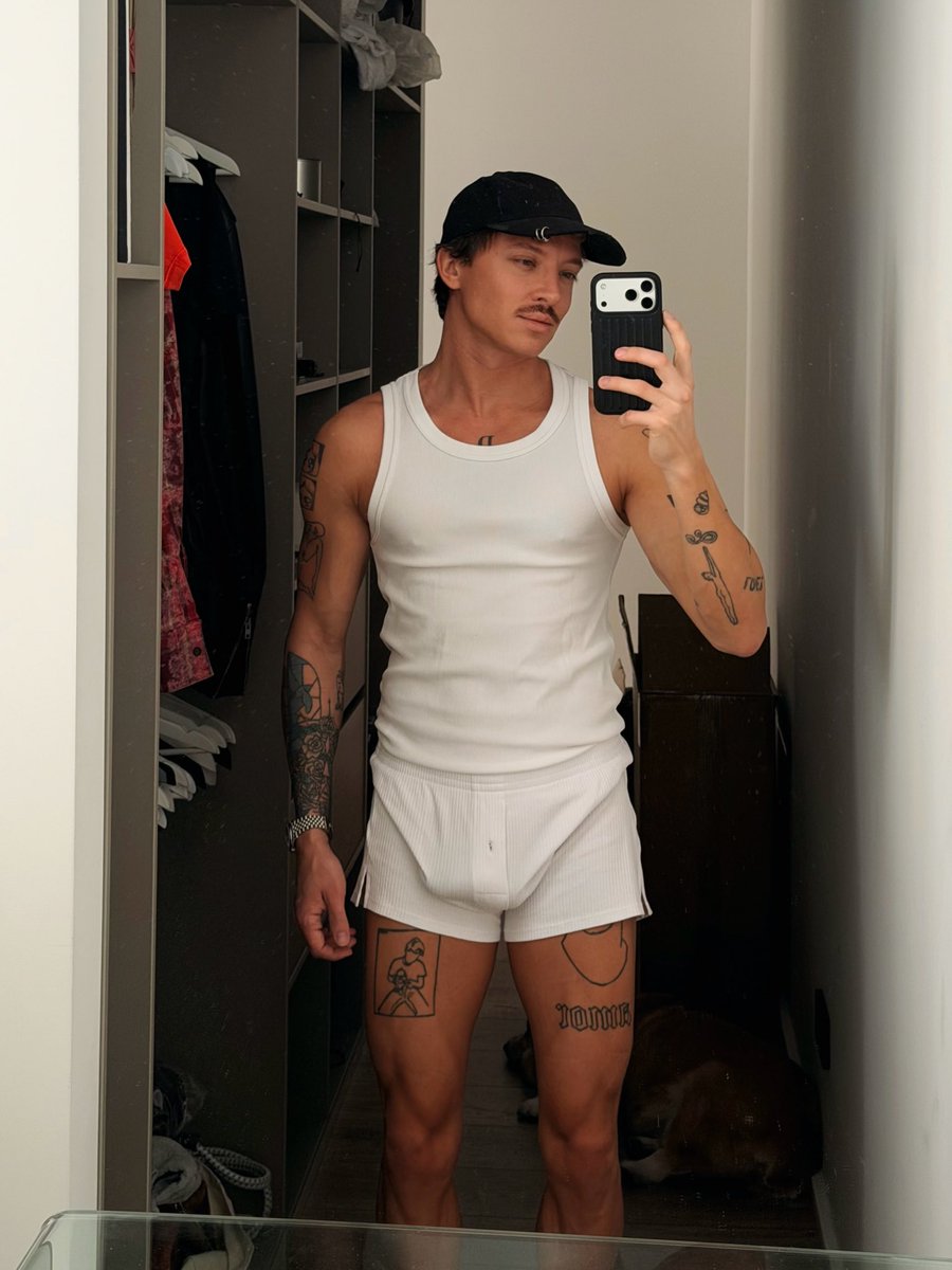 thatbiggguy's tweet photo. In a comfortable way at home 🥱😌 https://t.co/AjY5FEbwOy