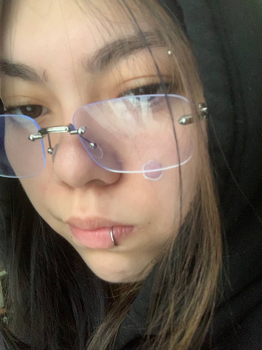 dxexnxe's tweet photo. this was meant for Luvity selca day and was taken back in january, but I was working nonstop until summer and never got to post it. I only remembered today, when it was already too late. my friends insisted I post it anyway, so.. late Luvity selca day!
#LVTSD #luvityselcaday https://t.co/HVWWsUVFmr