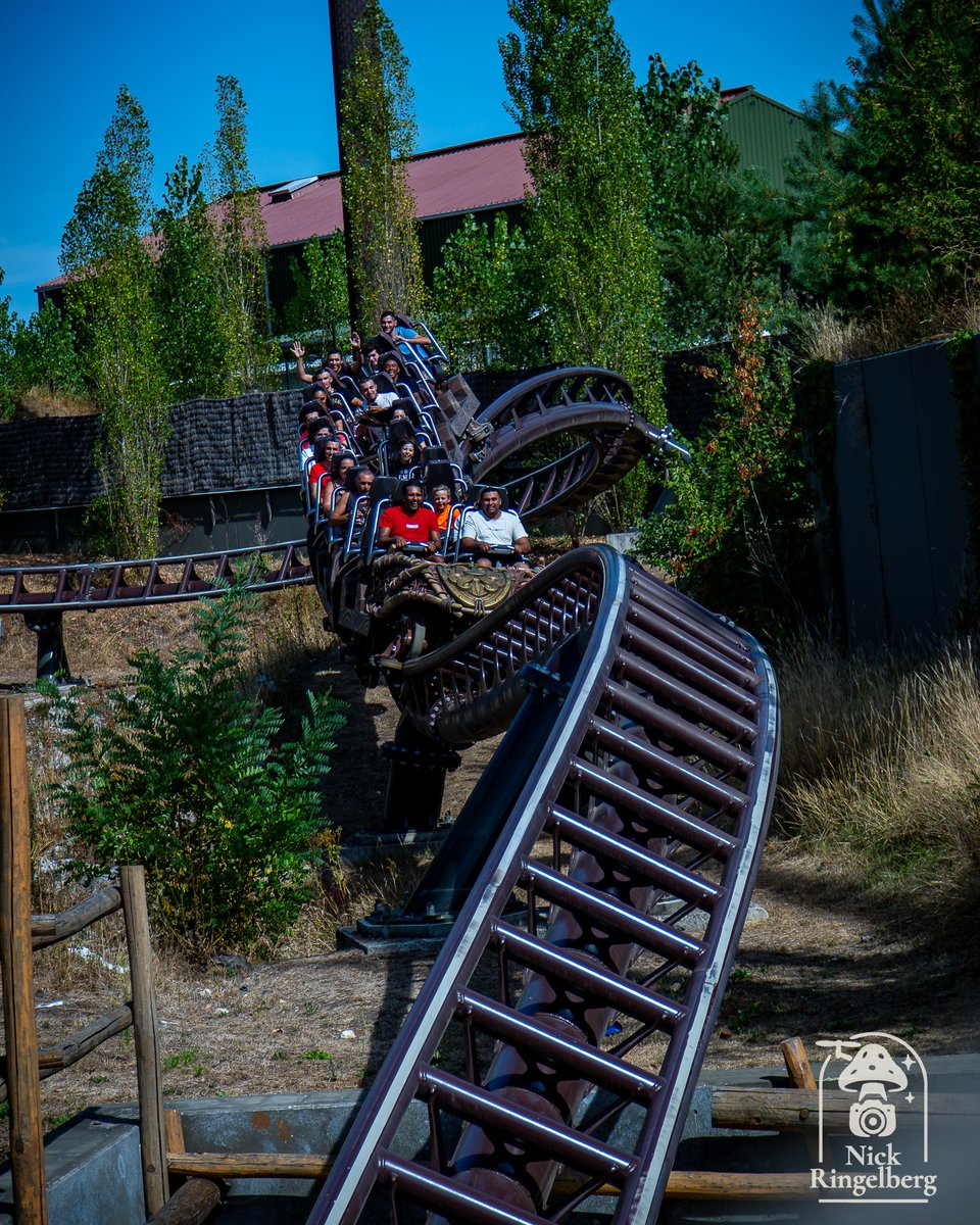 RingelbergNick's tweet photo. Wel jammer, dat je deze achtbaan niet overal kan bekijken in het park!
#parcasterix #themeparks #coaster
📍 Parc Asterix https://t.co/9rJ3aiEK5Y